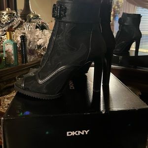 Black sheer mess / leather boots